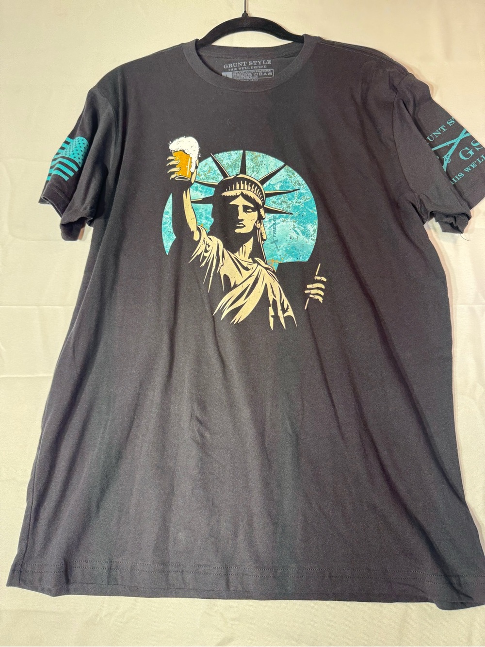 New Grunt Style Large statue of Liberty Black Graphic Tee with Cream Print